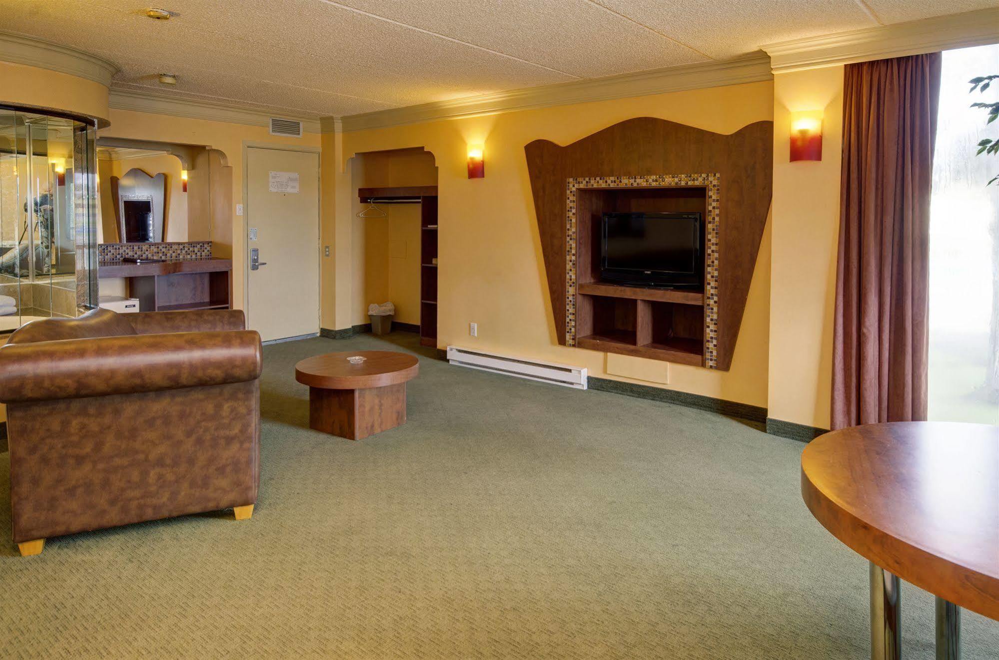 Motel Labarre Longueuil Bagian luar foto