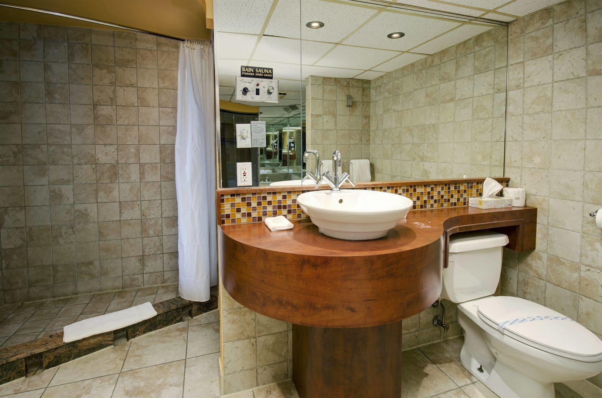 Motel Labarre Longueuil Bagian luar foto